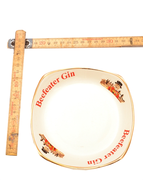 Askebæger med Beefeater whiskylogo 3