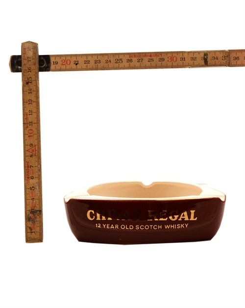 Askebæger med Chivas Regal whiskylogo 3