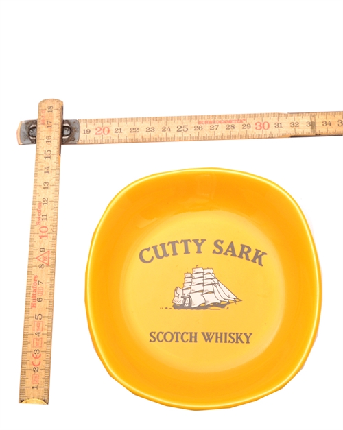 Askebæger med Cutty Sark whiskylogo 2