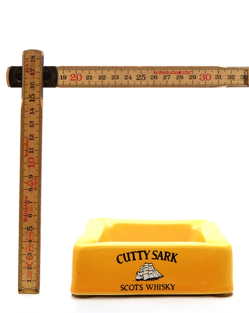 Askebæger med Cutty Sark whiskylogo 3