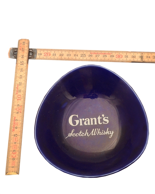 Askebæger med Grants whiskylogo 1
