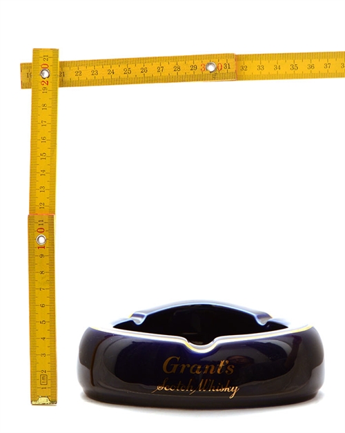 Askebæger med Grants whiskylogo 4