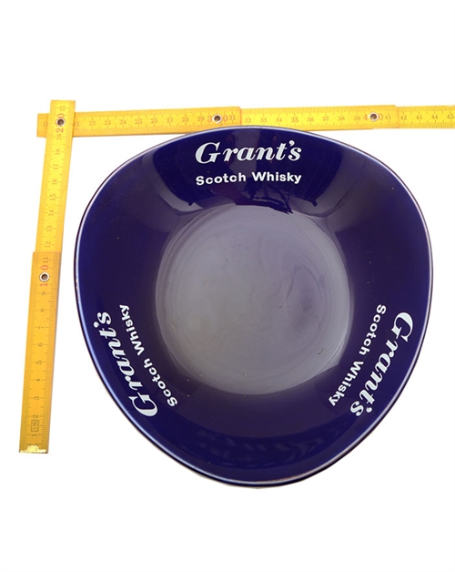 Askebæger med Grants whiskylogo 6