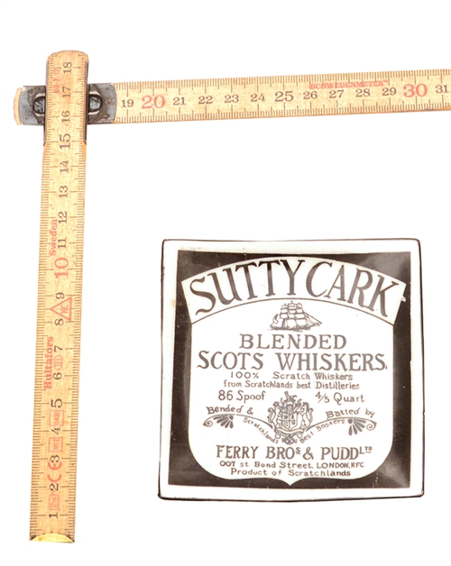 Askebæger med Sutty Cark whiskylogo 1
