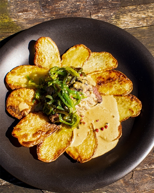 Whisky-injiceret kalvemørbrad med rød pebersovs - Mad med promiller af Jan Ohrt - Johnnie Walker Black Label