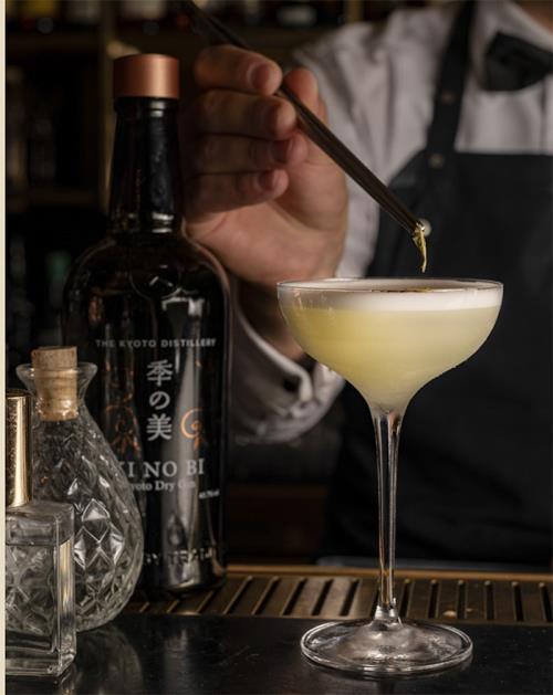 TATA GEISHA Cocktail med KI NO BI Dry Gin
