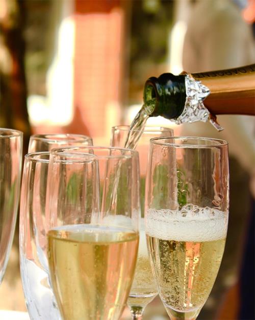 Nytårschampagne 2022 - Hvilken champagne passer bedst til kransekage?