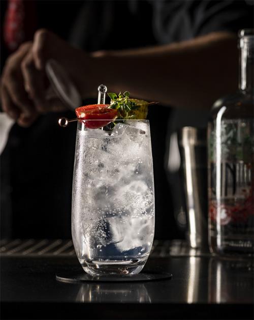 HELIUM Gin & Tonic med Moletto Gin